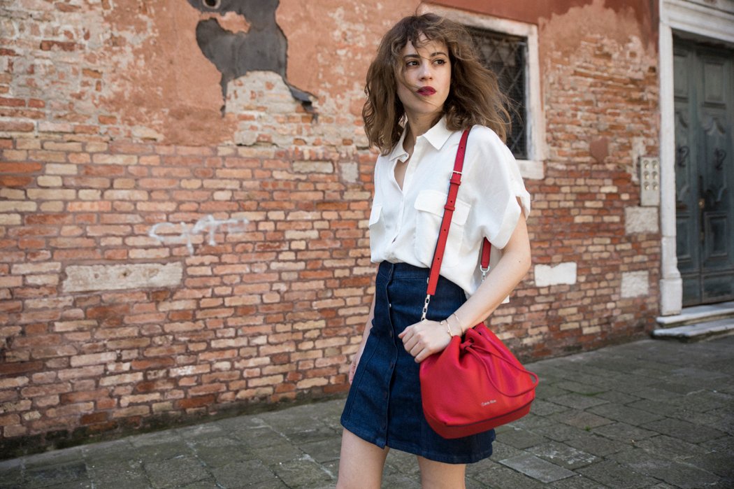 calvinklein-mycalvins-red-bag-bolso-denim-skirt-camisablanca-converse-18