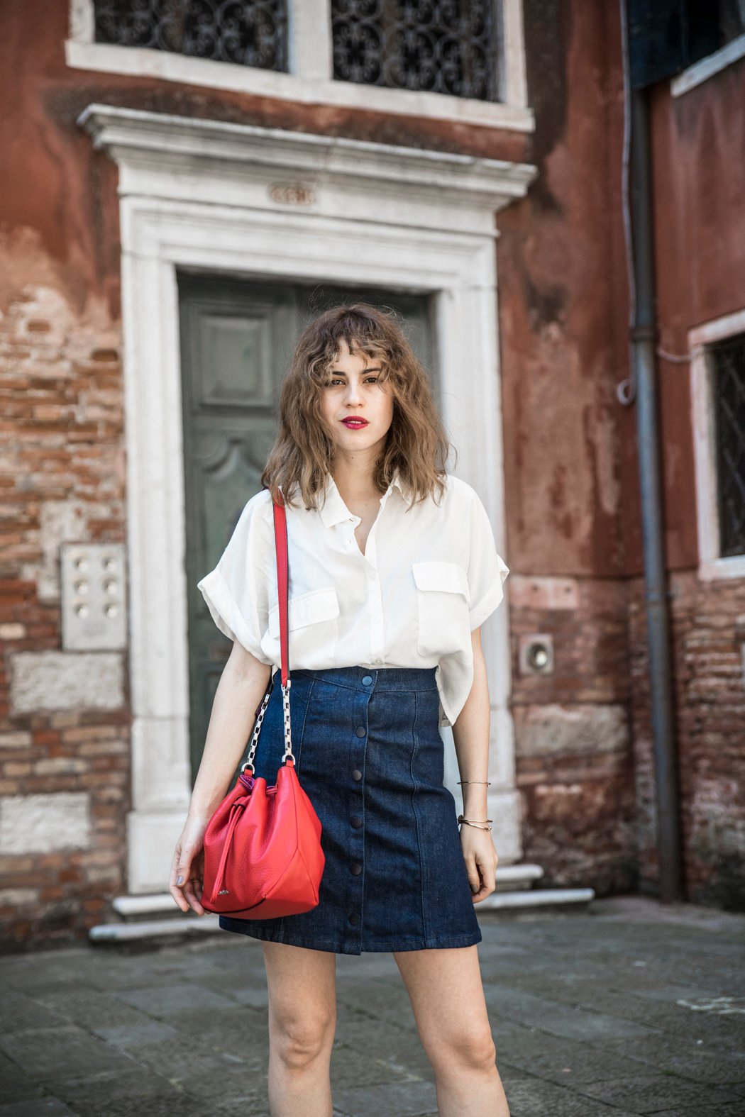 calvinklein-mycalvins-red-bag-bolso-denim-skirt-camisablanca-converse-9