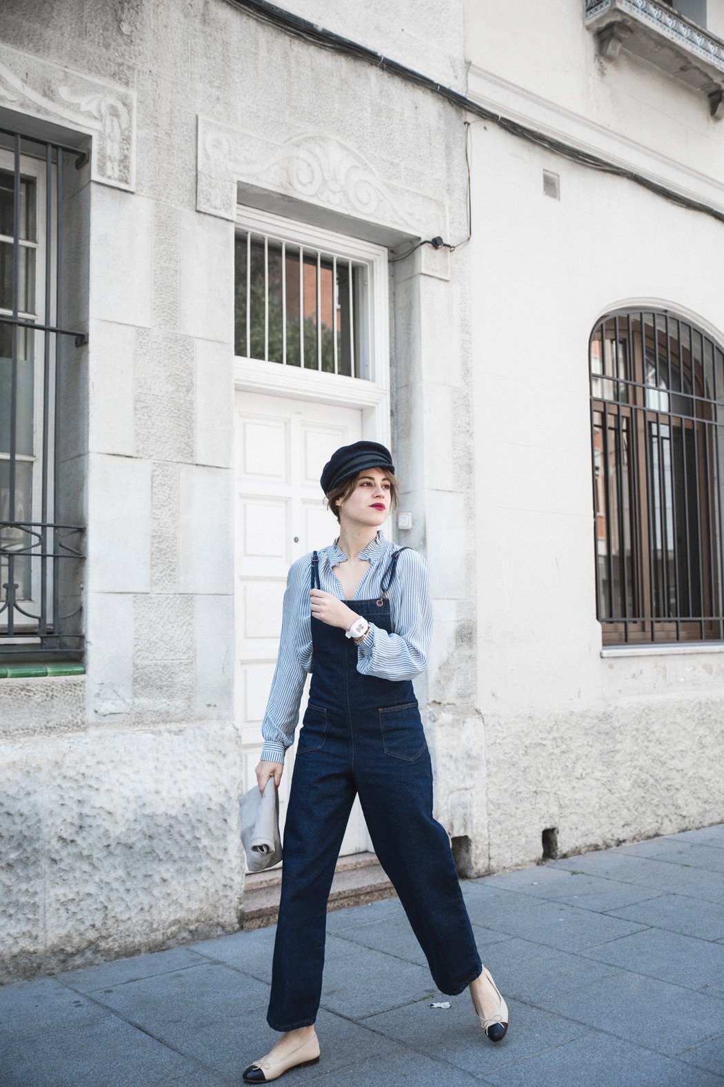 gorra-marinera-blusa-volante-rayas-tous-jumpsuit-mono-denim-bailarinas-chanel-3