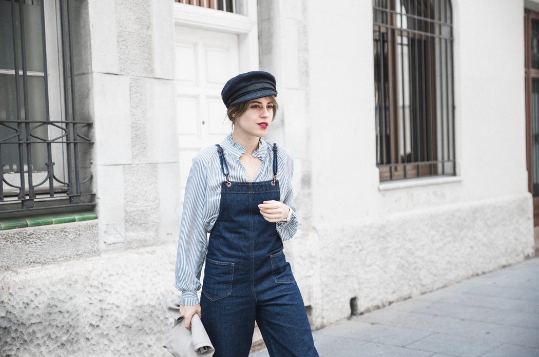 gorra-marinera-blusa-volante-rayas-tous-jumpsuit-mono-denim-bailarinas-chanel-4