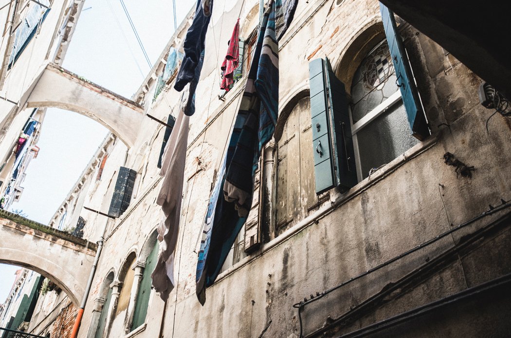 venecia-vestido-dress-formulajoven-tintoretto-corteingles-senakers-bronde-louisvuitton-bagpack-15