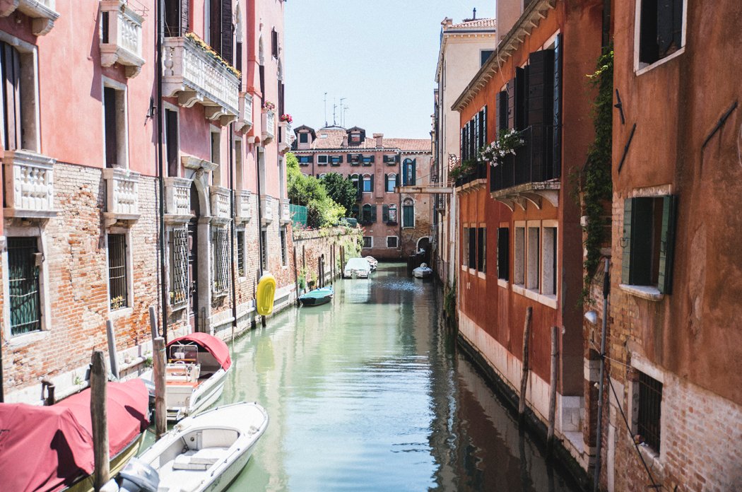 venecia-vestido-dress-formulajoven-tintoretto-corteingles-senakers-bronde-louisvuitton-bagpack-2