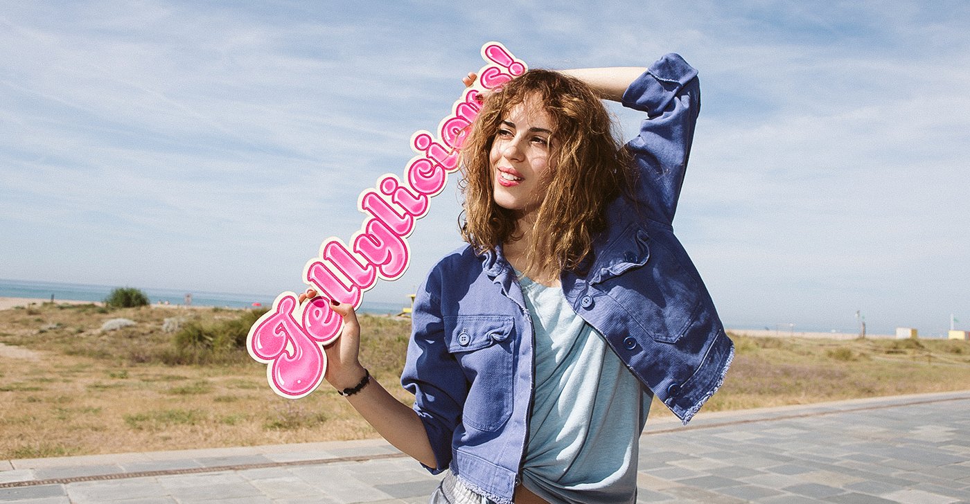 Kellylicious-Candry_Crush-patines-anuncio-playa-rolling-short-13