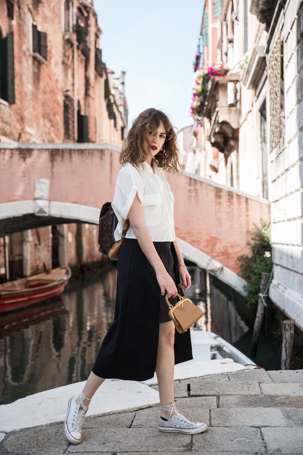 venecia-travel-viajes-look-blanco-converse-skirt-falda-camisa-blanca-blusa-10