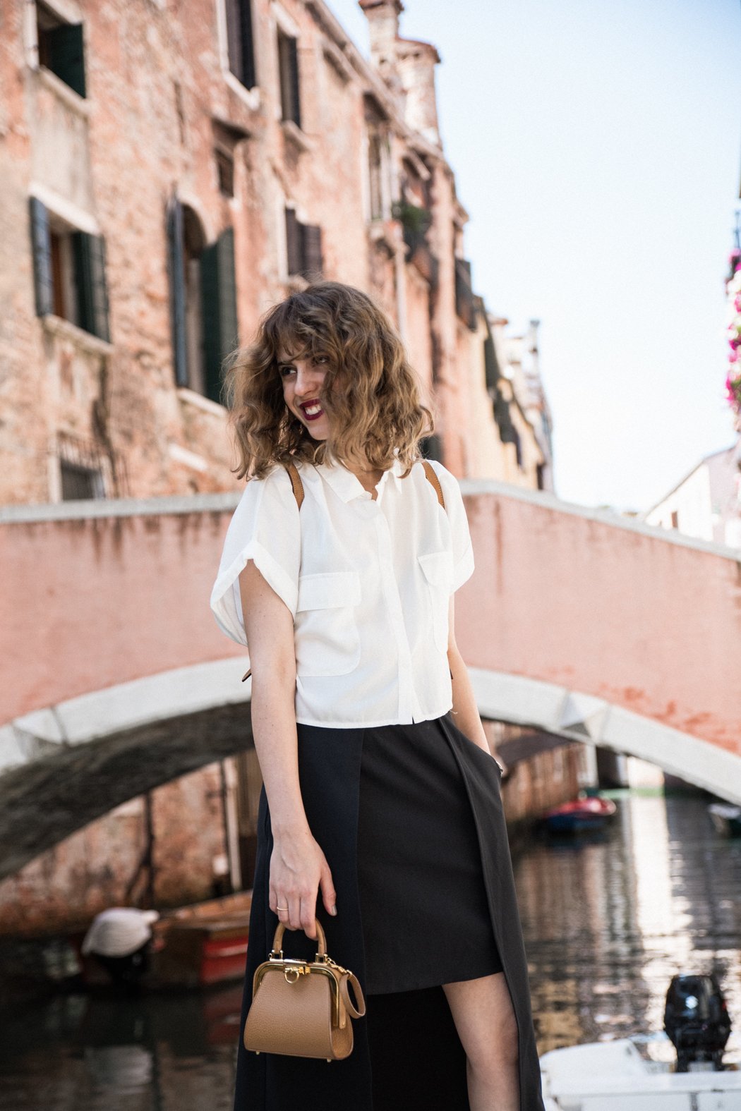 venecia-travel-viajes-look-blanco-converse-skirt-falda-camisa-blanca-blusa-4