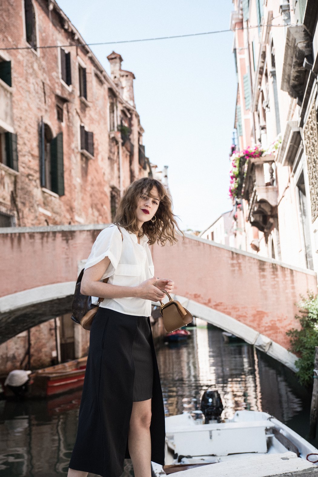 venecia-travel-viajes-look-blanco-converse-skirt-falda-camisa-blanca-blusa-5