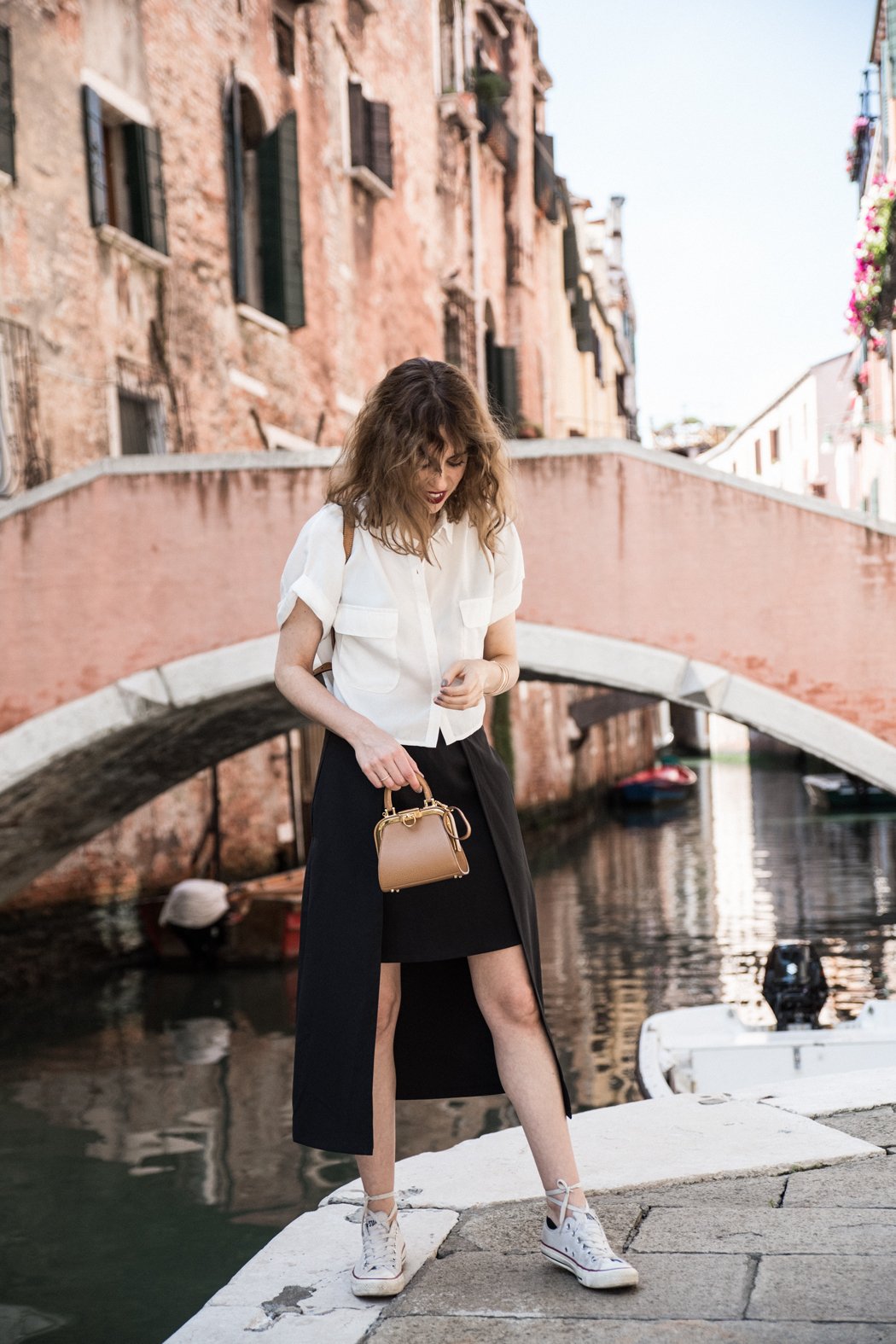 venecia-travel-viajes-look-blanco-converse-skirt-falda-camisa-blanca-blusa-9