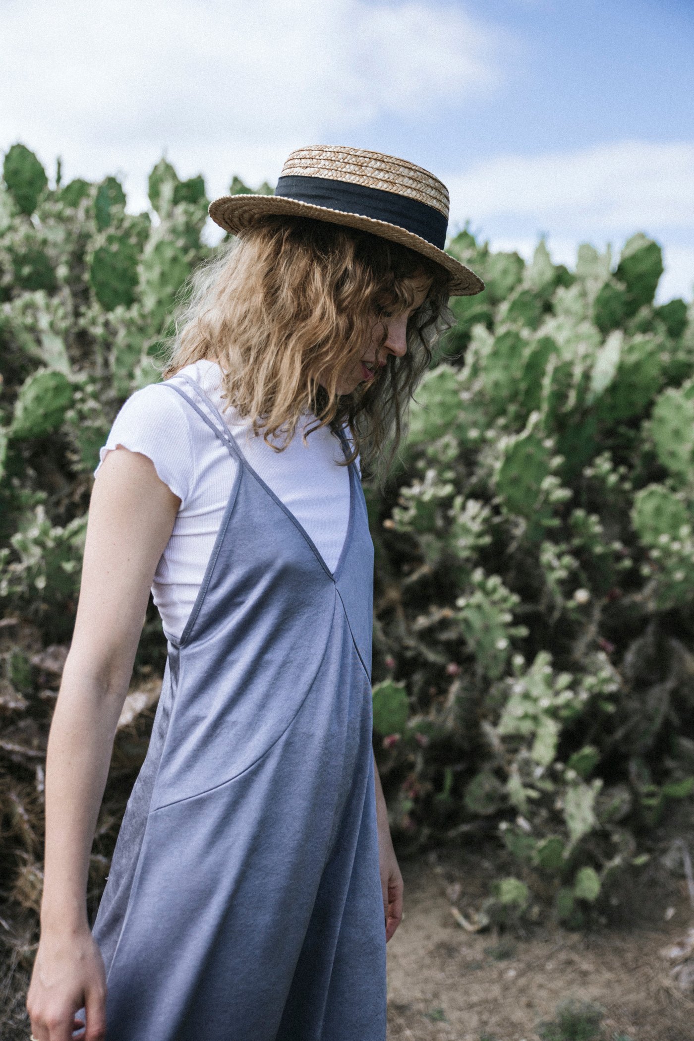 vestido_tirantes_midi-Zara-Sombrero-hat-canotier-converse-12