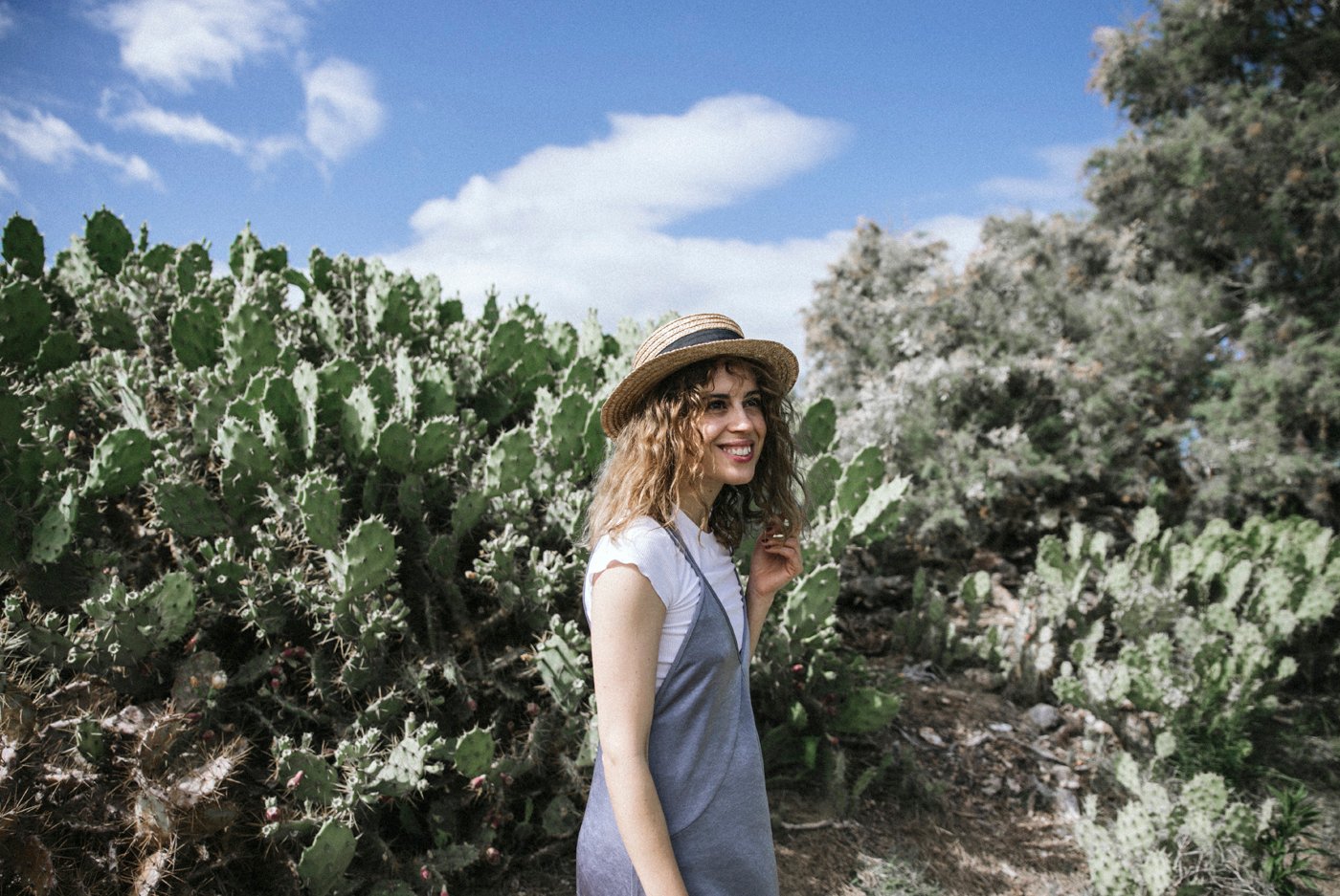 vestido_tirantes_midi-Zara-Sombrero-hat-canotier-converse-3