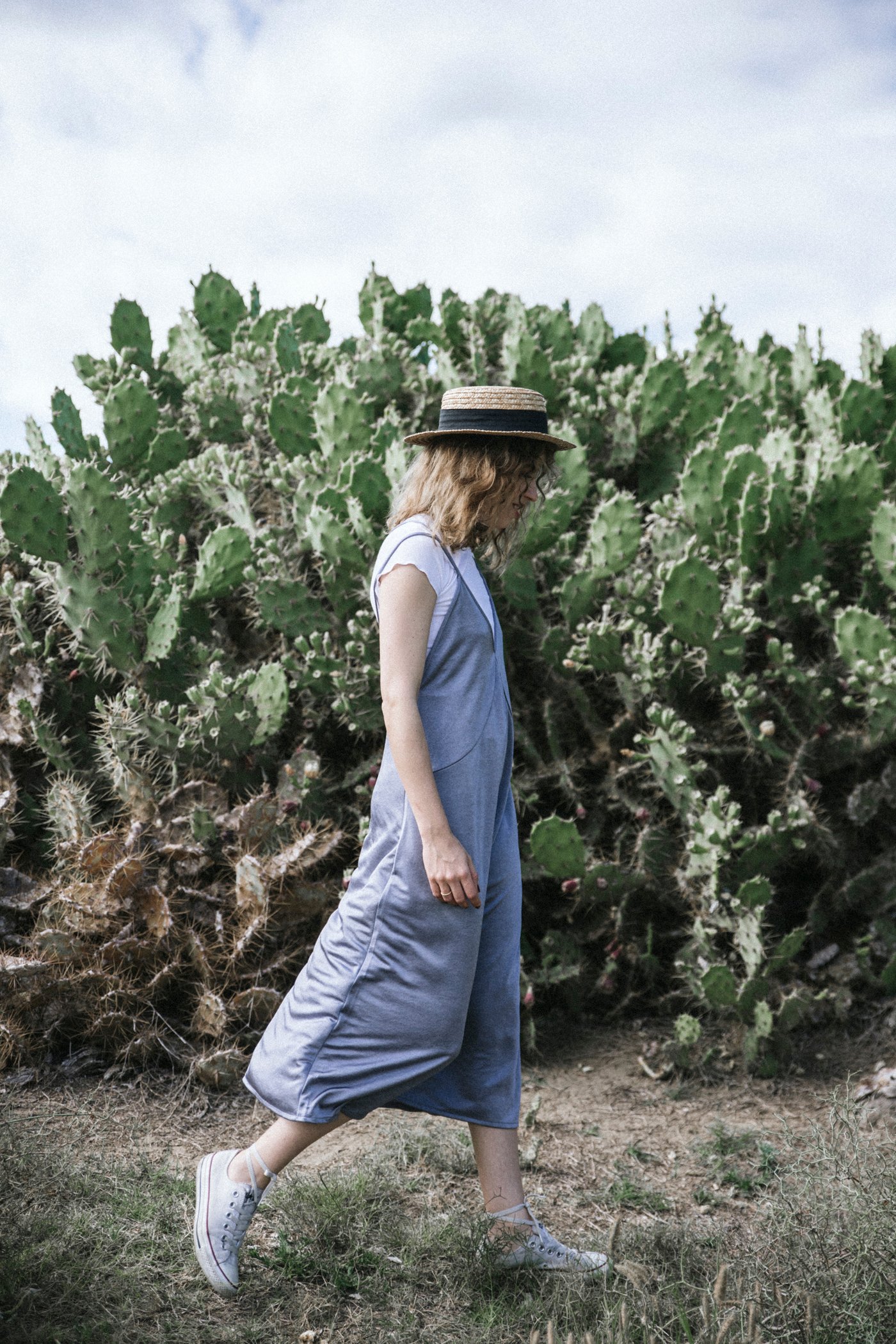 vestido_tirantes_midi-Zara-Sombrero-hat-canotier-converse-4