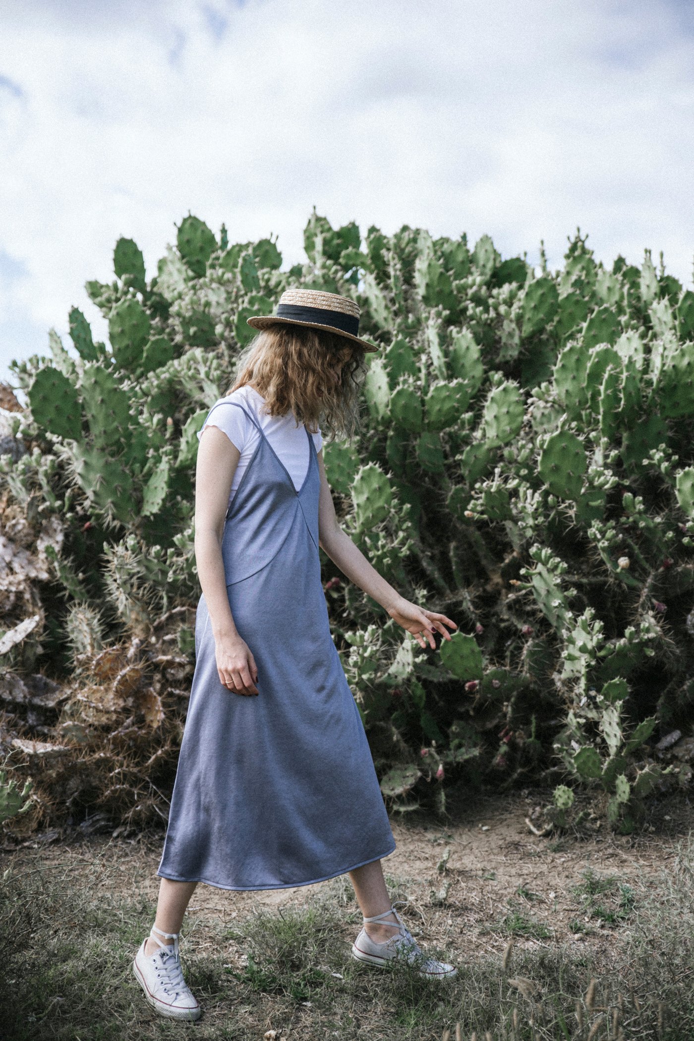 vestido_tirantes_midi-Zara-Sombrero-hat-canotier-converse-5