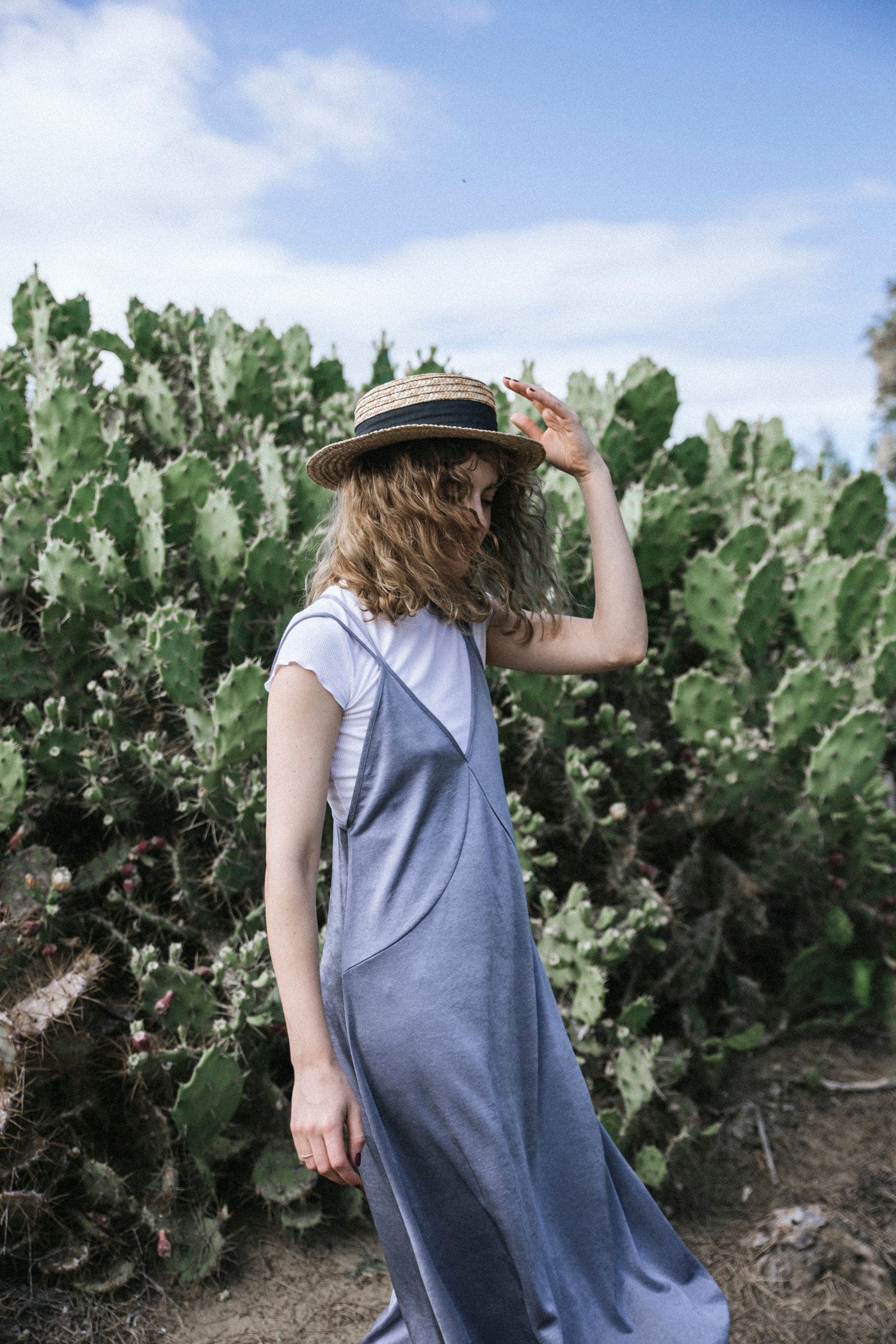 vestido_tirantes_midi-Zara-Sombrero-hat-canotier-converse-6