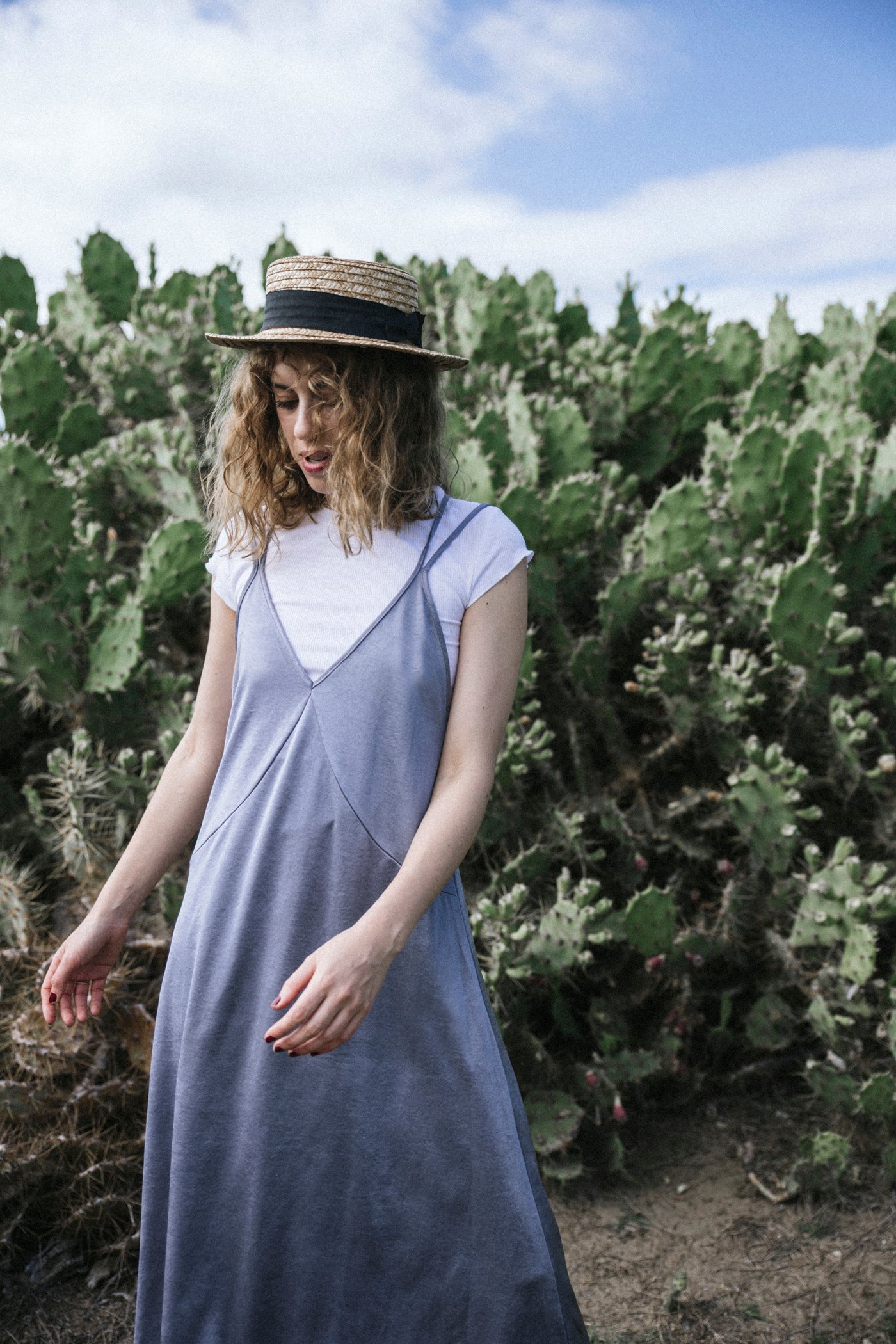 vestido_tirantes_midi-Zara-Sombrero-hat-canotier-converse-8