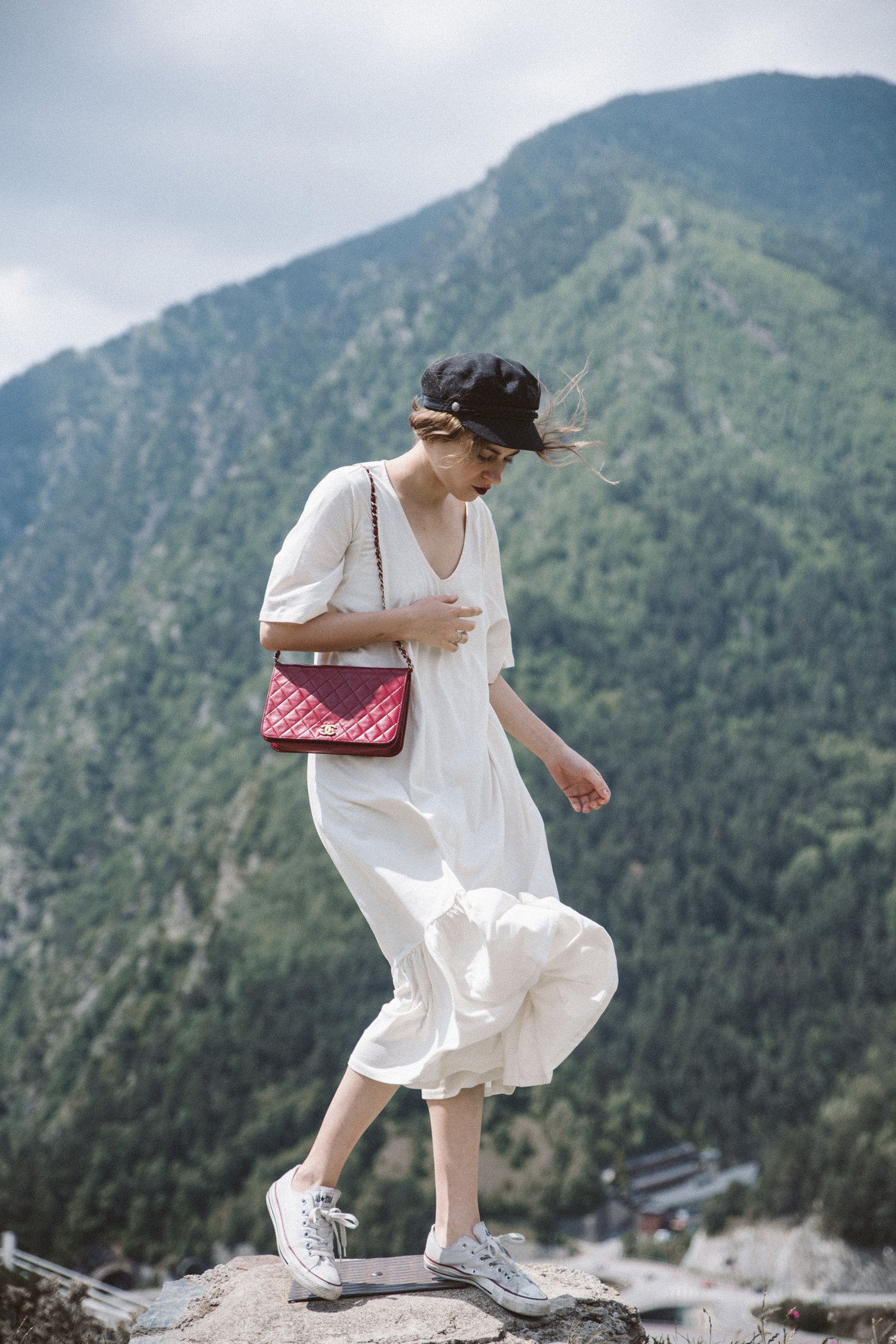 chanel-bag-asos-vestido-dress-gorra_marinera-Converse_sneakers-Andorra-11