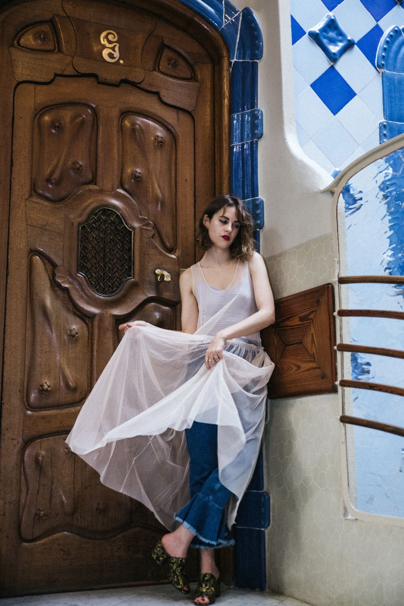 Casa-Batllo-Barcelona-Asos-look-vestido-tul-bailarina-mules-4-compressor