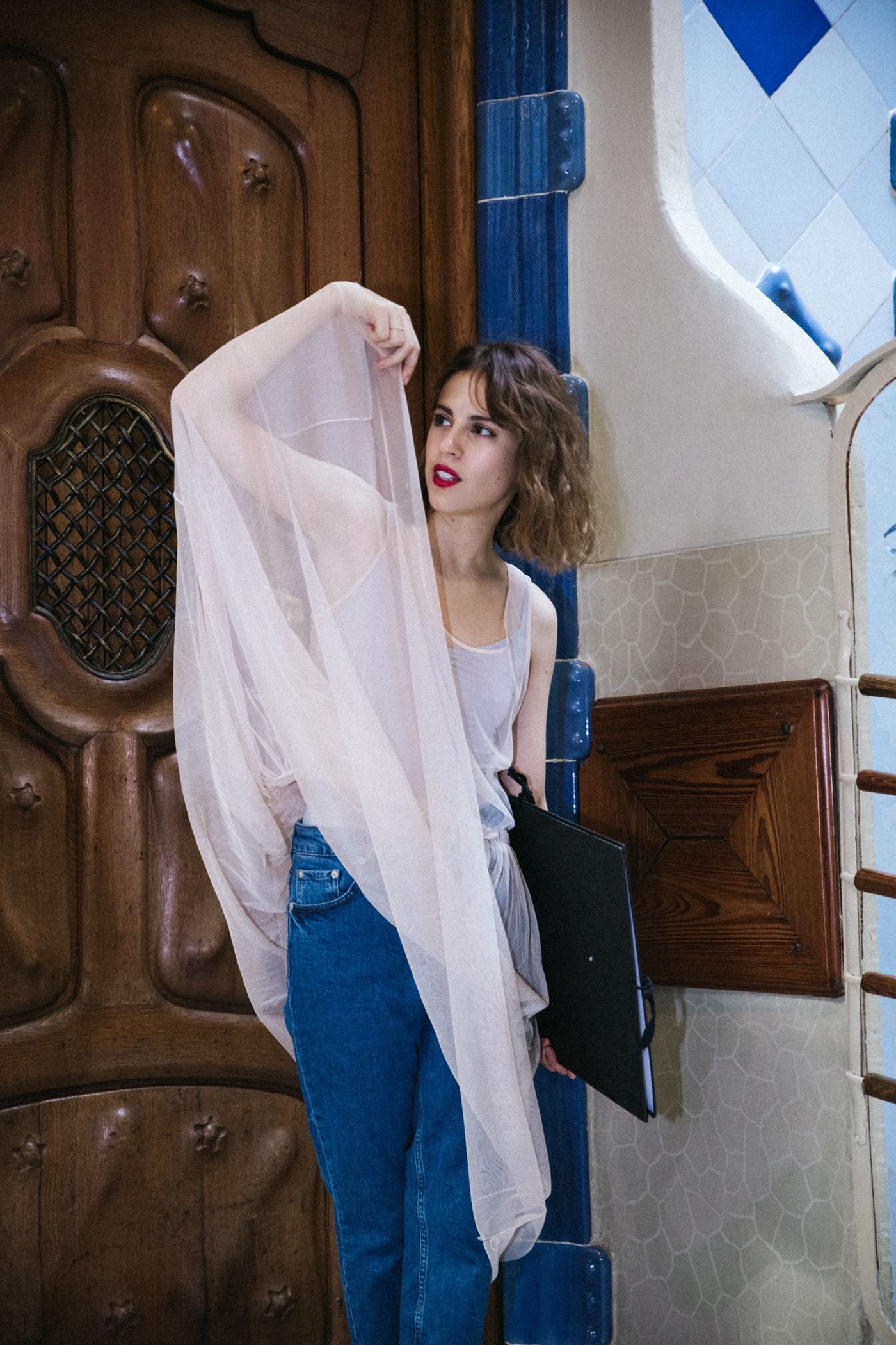 Casa-Batllo-Barcelona-Asos-look-vestido-tul-bailarina-mules-8-compressor