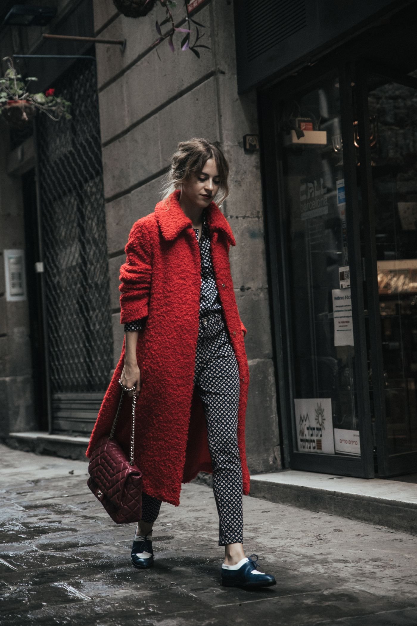 dansvogue purificacion-garcia-bolso-abrigo-rojo-zapato-chanel-barcelona-back-to-the-city-4-compressor
