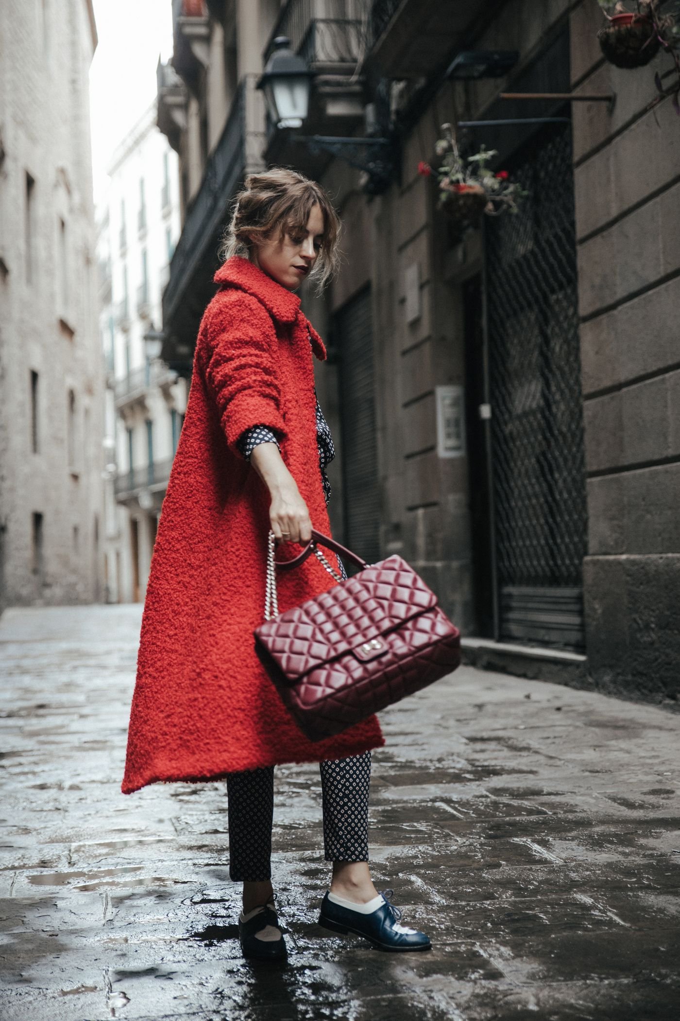 dansvogue purificacion-garcia-bolso-abrigo-rojo-zapato-chanel-barcelona-back-to-the-city-7-compressor