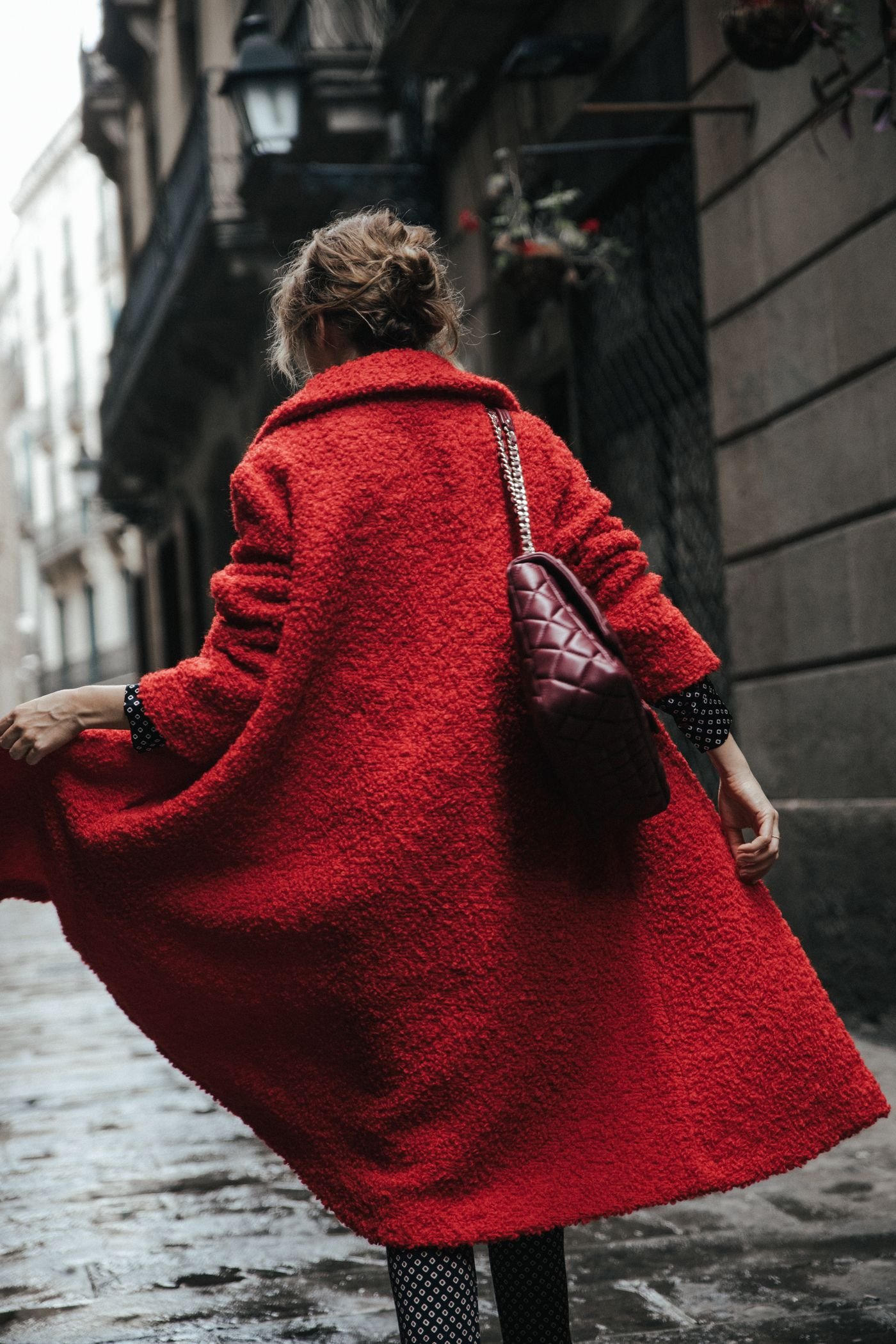 dansvogue purificacion-garcia-bolso-abrigo-rojo-zapato-chanel-barcelona-back-to-the-city-8-compressor