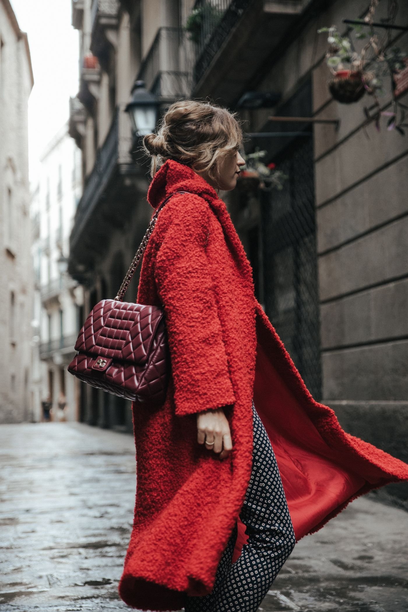 dansvogue purificacion-garcia-bolso-abrigo-rojo-zapato-chanel-barcelona-back-to-the-city-9-compressor-2