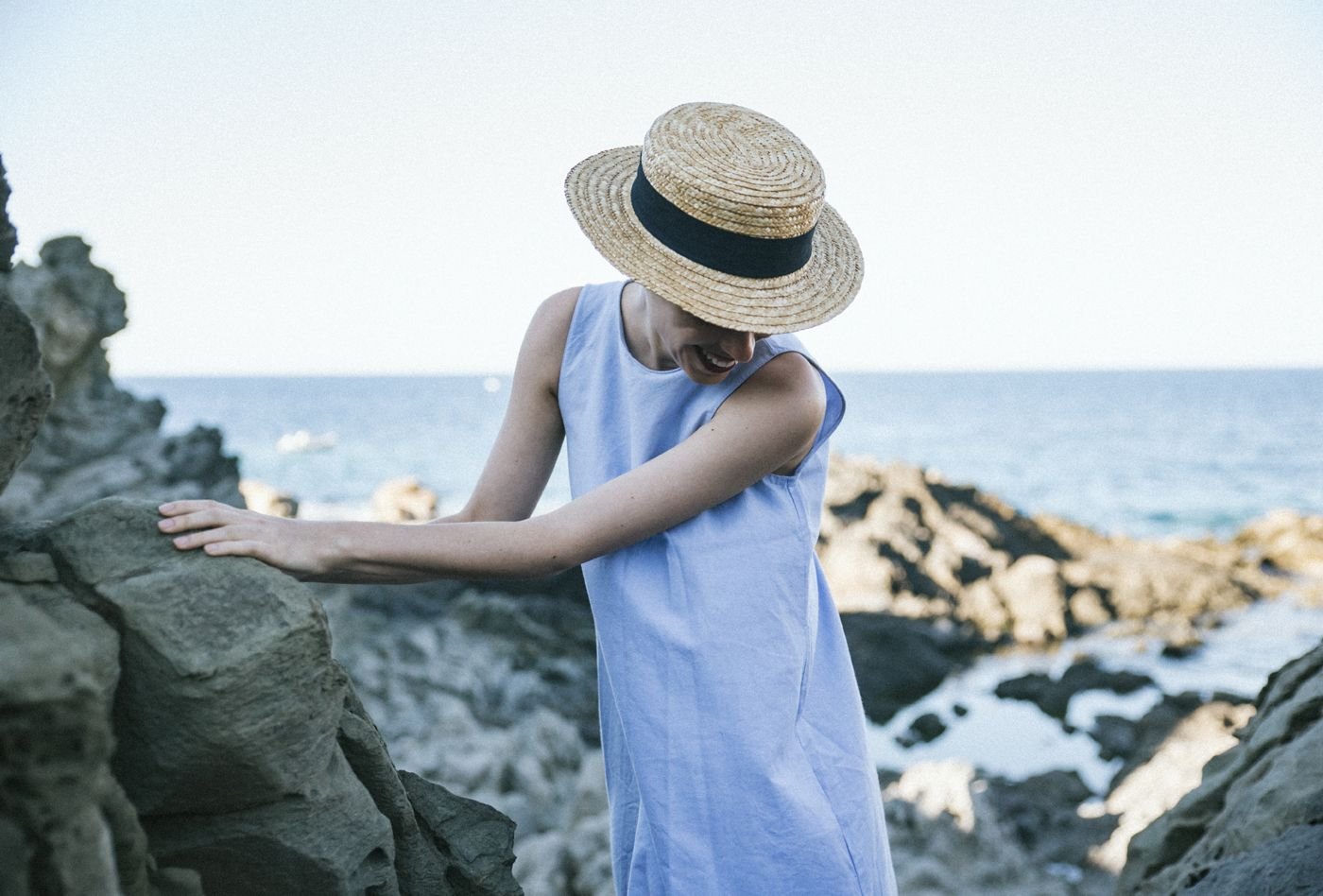 dansvogue-vestido-azul-volante-zara-canotier-espadrilles-menorca-12-compressor