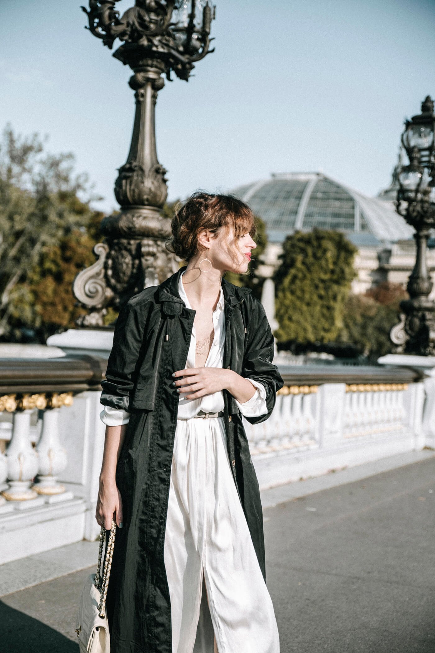 dansvogue paris pont alexandre vestido blanco trench gabardina 1