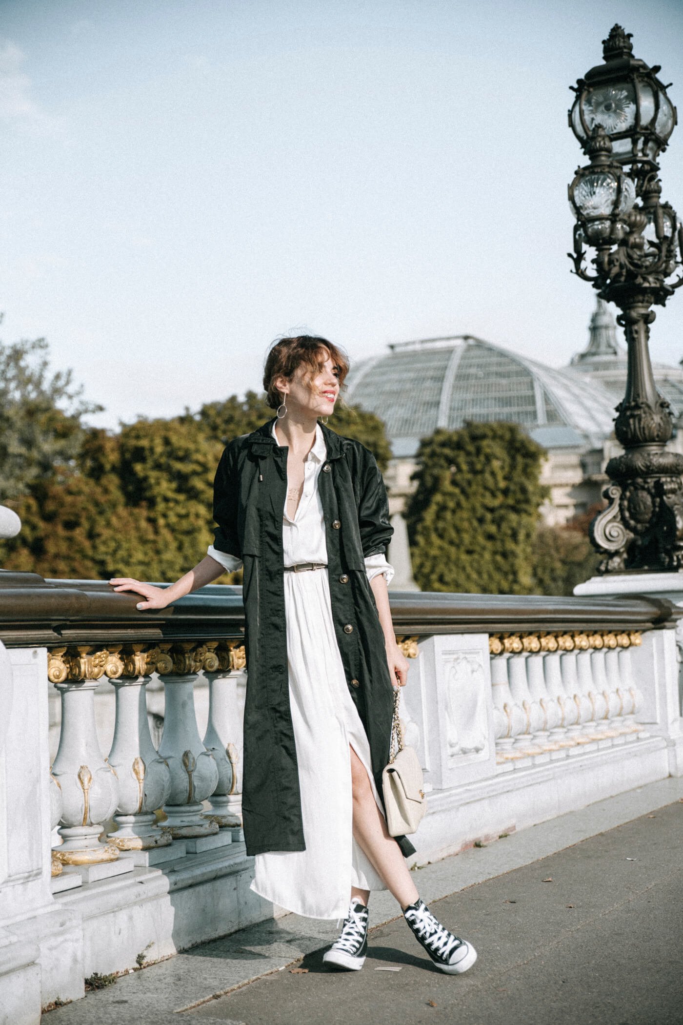 dansvogue paris pont alexandre vestido blanco trench gabardina 15