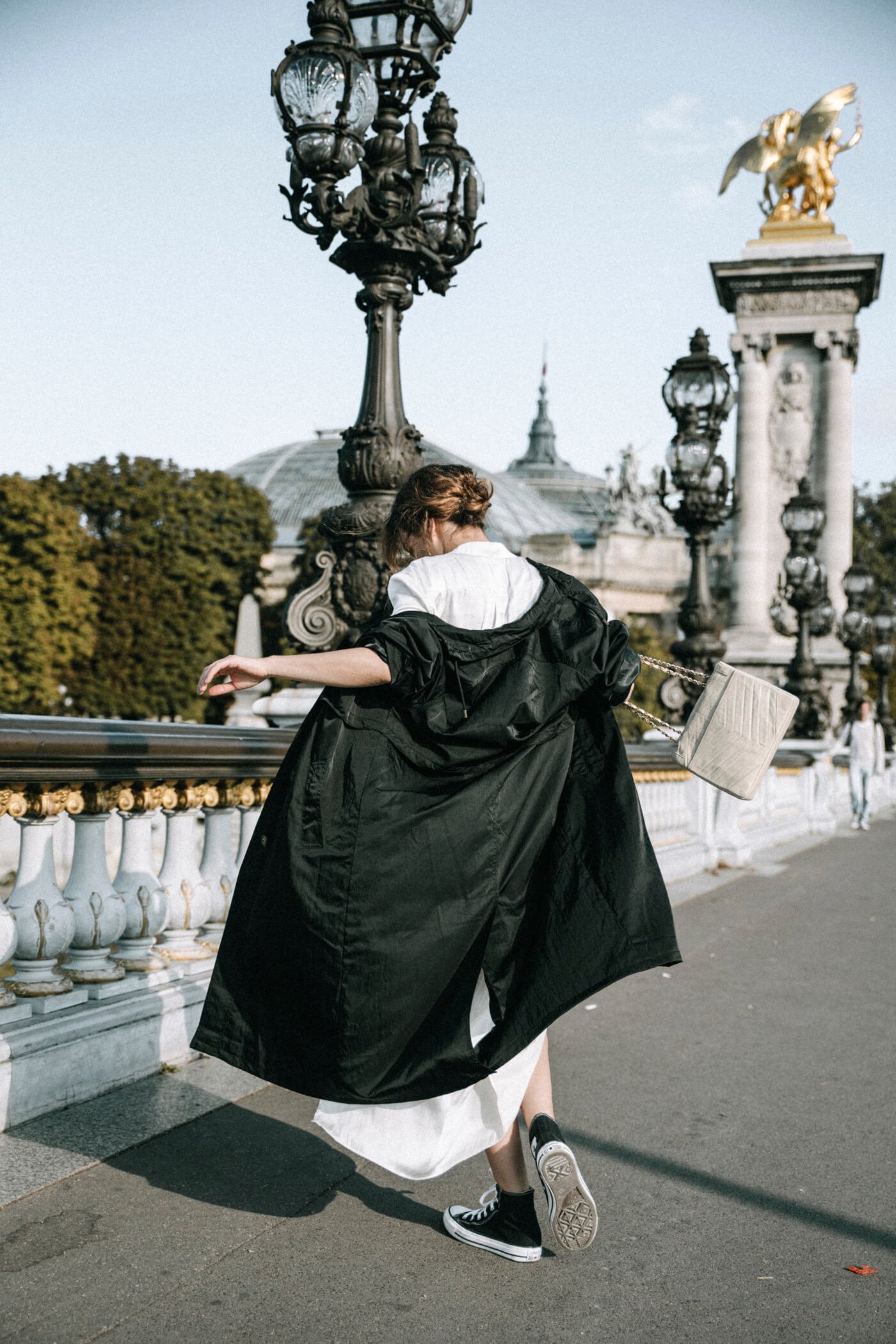 dansvogue paris pont alexandre vestido blanco trench gabardina 7-3