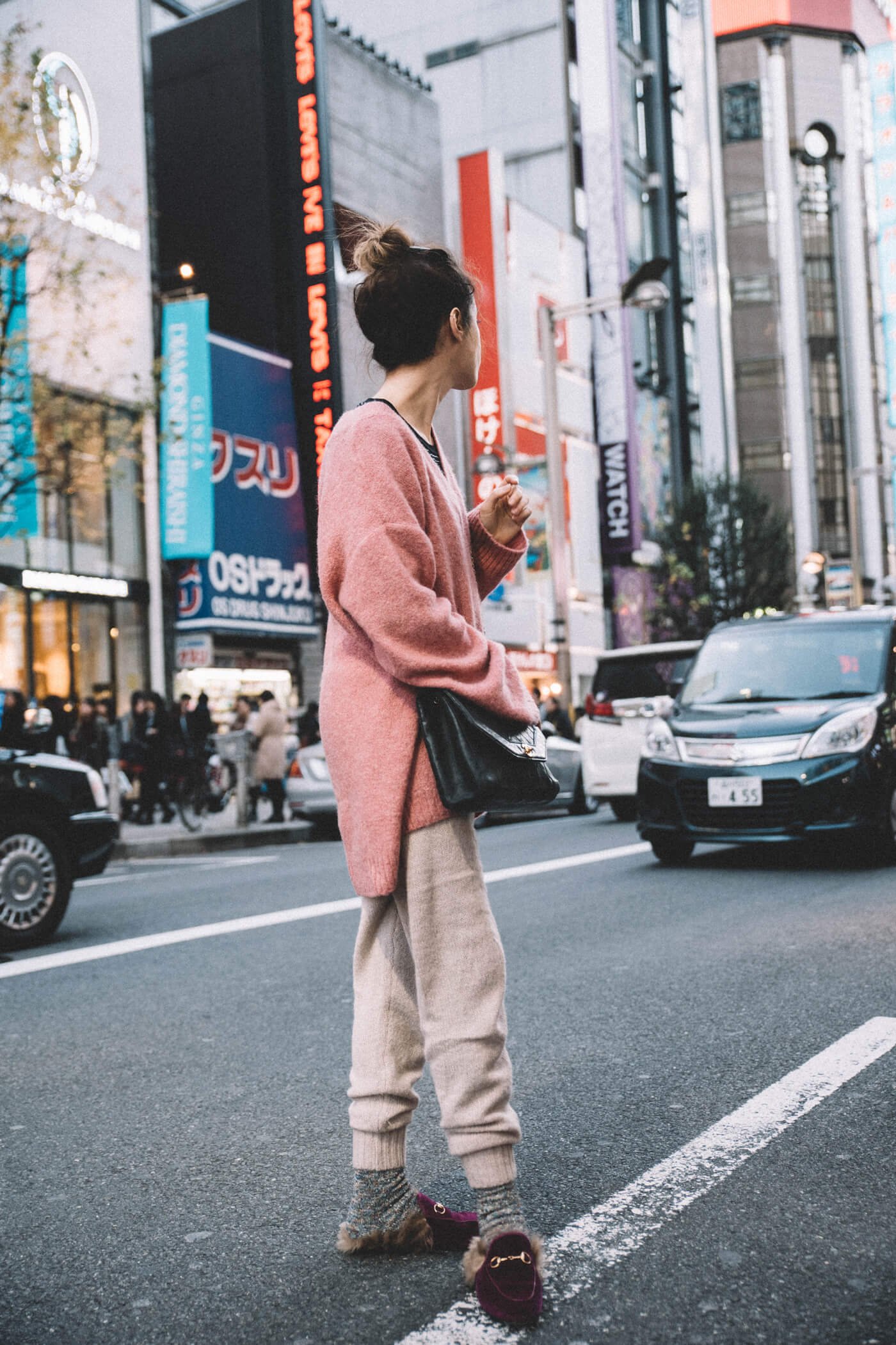 dansvogue punto hm pink street style japan shinjuku chanel gucci mules 5